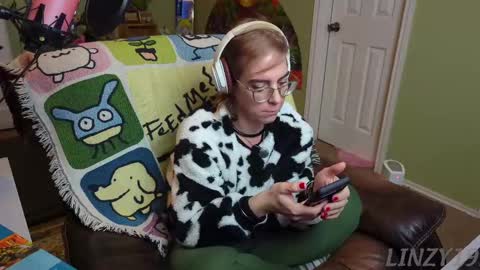 Linzy19 online show from February 22, 3:23 am