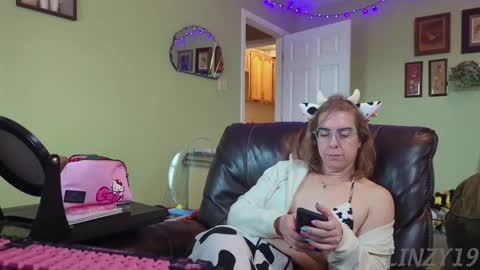 Linzy19 online show from November 19, 3:44 pm