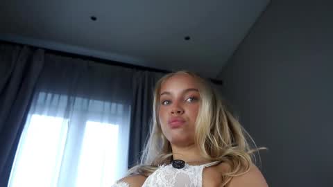 Amelia online show from April 4, 1:56 am