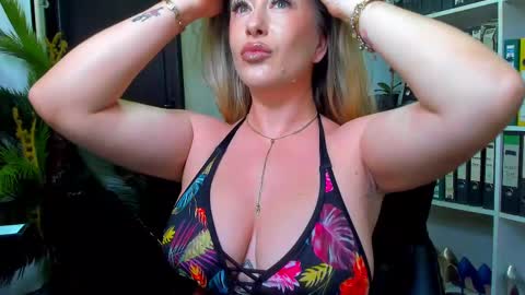 Snapshot of lisa2018 chatting on March 1, 5:09 am lisa online show from March 1, 5:09 am