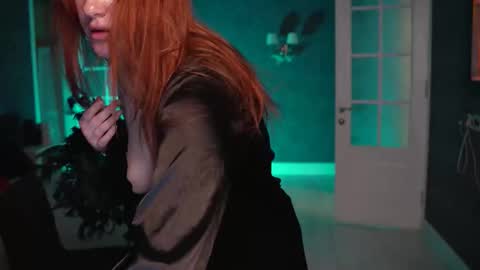 lisa_elfy online show from March 3, 4:47 pm