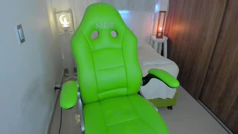 Snapshot of lisa_gerrard_ chatting on March 8, 5:54 pm Lisa  online show from March 8, 5:54 pm