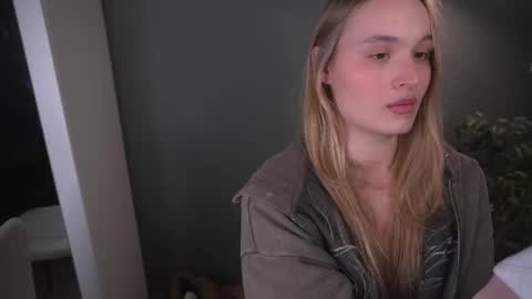 Elisabeth or Lisa online show from December 18, 8:26 pm