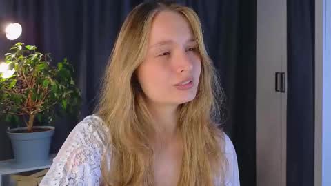 Elisabeth or Lisa online show from September 21, 8:02 pm