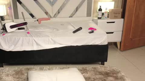 lisa_sweetas online show from February 14, 2:25 am