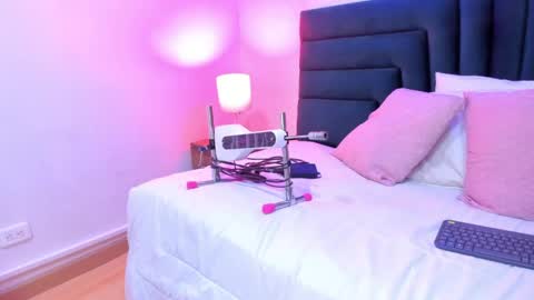 lisa white  online show from May 10, 10:38 pm