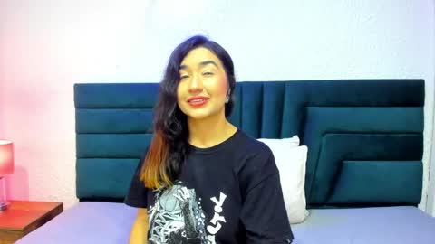 lisa white  online show from May 17, 8:29 pm