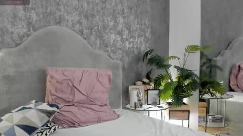 lisacroft online show from March 28, 8:38 am