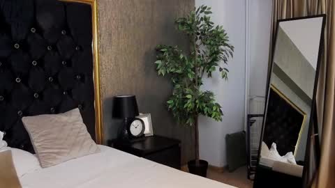 lisacroft online show from March 9, 7:59 pm