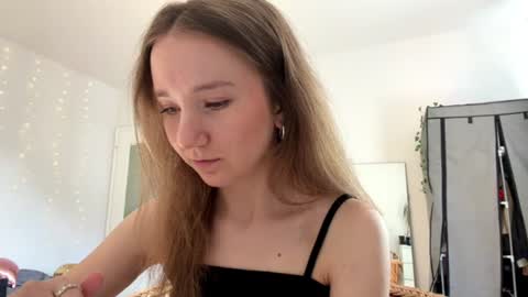 lisasmall online show from June 14, 4:09 pm
