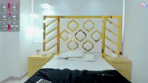 Lisbeth Moore  online show from December 3, 7:06 pm