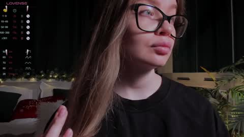 Snapshot of lissa_rose chatting on December 11, 4:52 pm lissa_rose online show from December 11, 4:52 pm