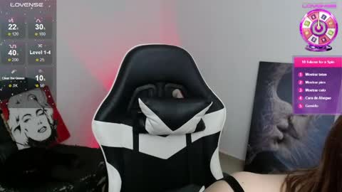 Amelie  online show from April 11, 12:15 am