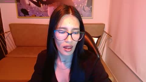 little_bunnyy_ online show from March 18, 1:50 pm