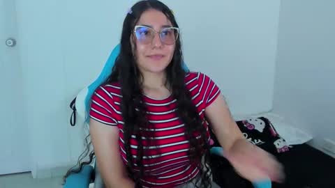 Laire  online show from November 23, 8:18 pm