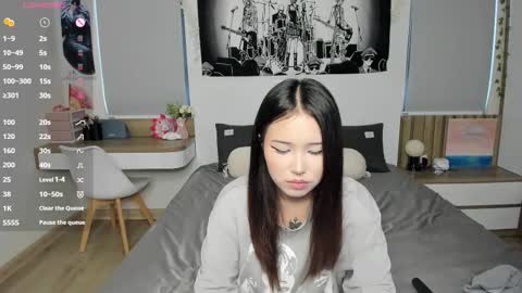 Yena and Gabby online show from February 3, 7:13 am