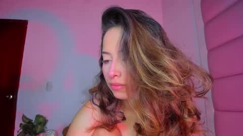 Snapshot of littlee_emma_ chatting on September 10, 3:07 am littlee_emma_ online show from September 10, 3:07 am