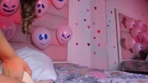 Snapshot of littlee_emma_ chatting on October 13, 5:42 am littlee_emma_ online show from October 13, 5:42 am