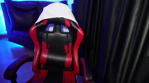 Angel  online show from February 6, 9:50 pm