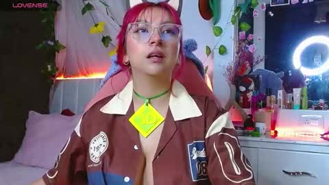 Snapshot of littlerouse_ chatting on October 24, 3:07 am Ruby Rouse online show from October 24, 3:07 am