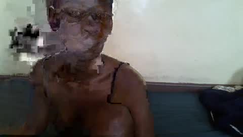 littlesandie online show from March 6, 11:47 am