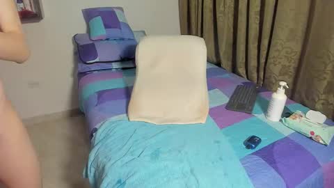 Snapshot of littlesissy_ chatting on September 21, 4:16 am Sofi online show from September 21, 4:16 am