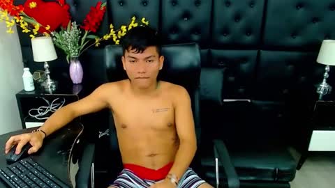 littletommy01 online show from February 19, 6:11 am