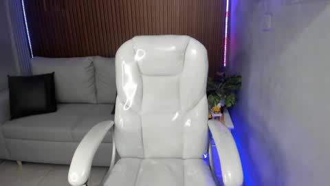 LIZ online show from April 11, 6:40 am