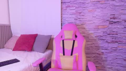 liz_monserrat online show from November 6, 7:50 pm