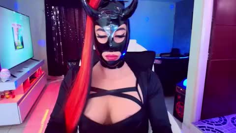 Snapshot of lizagothdoll chatting on December 3, 9:06 pm Liza Goth online show from December 3, 9:06 pm