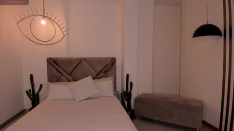 Lizzi  online show from March 21, 3:38 pm