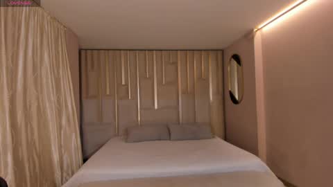 Lizzi  online show from March 26, 12:10 pm