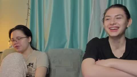 lizzi_muur online show from January 18, 7:04 pm