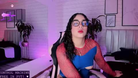  Lizzie  online show from May 28, 12:03 pm