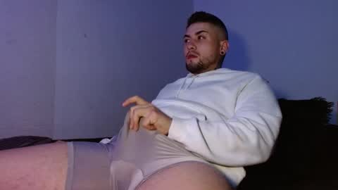 Snapshot of lliamm_2 chatting on September 20, 7:11 am lliamm 2 online show from September 20, 7:11 am