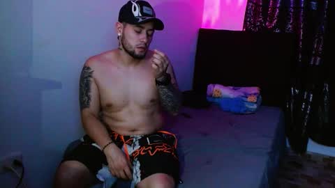 lliamm 2 online show from November 30, 8:21 am