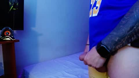 lliamm 2 online show from January 19, 6:23 am