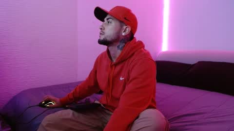 Snapshot of lliamm_2 chatting on February 7, 1:01 pm lliamm 2 online show from February 7, 1:01 pm