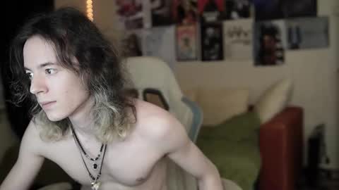 just lllattti online show from March 12, 4:11 pm