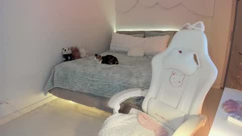 Snapshot of lm_kloeeh chatting on October 30, 12:55 am Kloe see you 28-11  to celebrate my birthday online show from October 30, 12:55 am