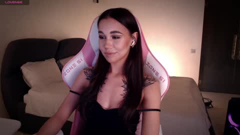 Linn my new page online show from December 29, 5:33 pm