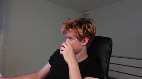 Snapshot of logan_fraser chatting on October 23, 7:32 am LOGAN FRASER online show from October 23, 7:32 am