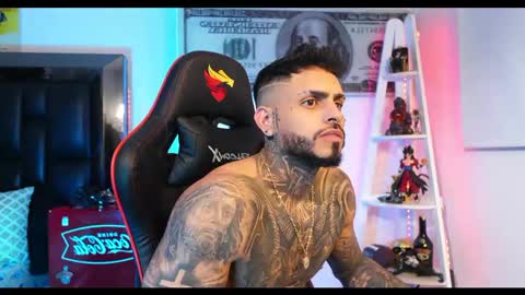 logan_hugh8 online show from February 21, 8:40 am