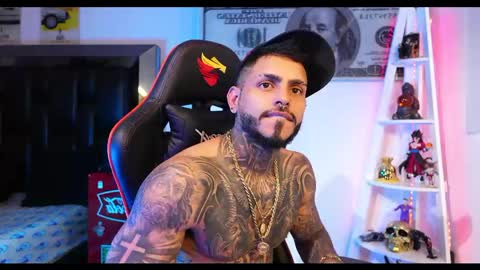 logan_hugh8 online show from March 3, 6:03 pm