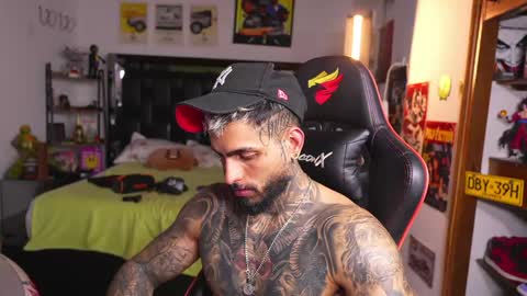 logan_hugh8 online show from May 26, 1:34 am