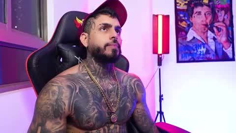 logan_hugh8 online show from November 9, 2:37 am