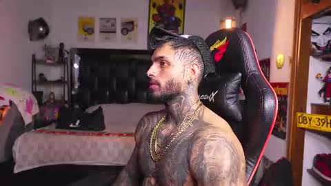 logan_hugh8 online show from June 30, 6:24 am