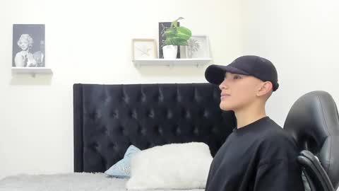 Logan Lux online show from December 28, 2:53 pm