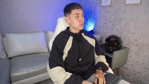 Loganfoster  online show from January 6, 8:24 pm