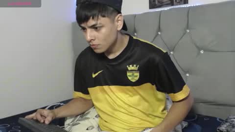 loganjhonson19 online show from January 18, 3:26 am